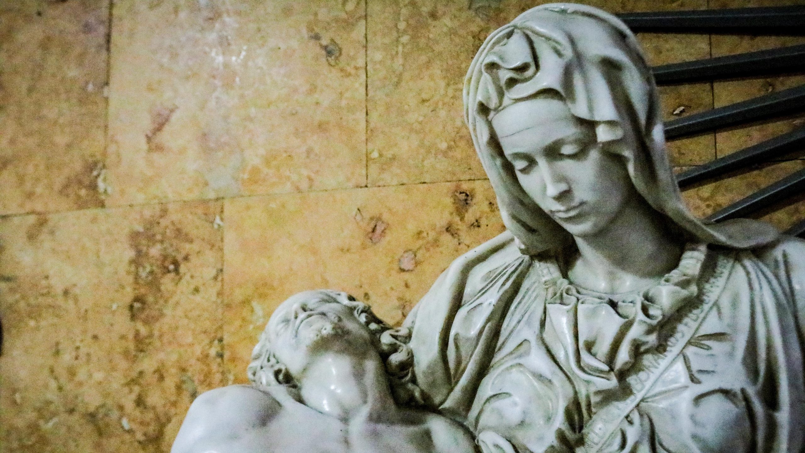 Maria el regalo de Jesús en su Pasión. Escultura de la Imagen de La Dolorosa